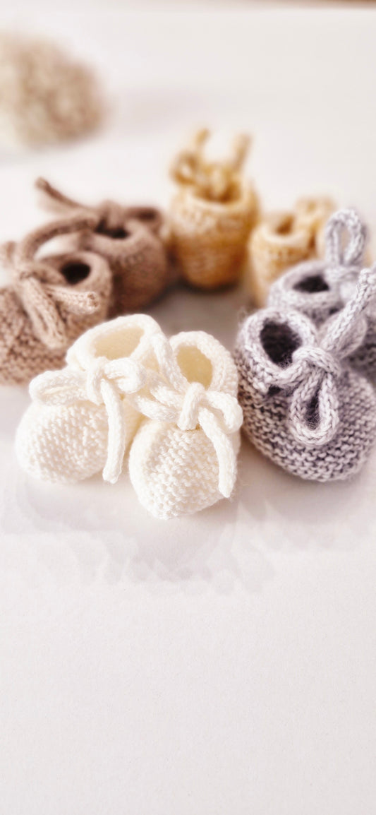 Patron Tricot Chaussons Bébé - Baby Booties knitting pattern (0-6M)| PDF FR & EN | Maison Josefine #18 (PDF)