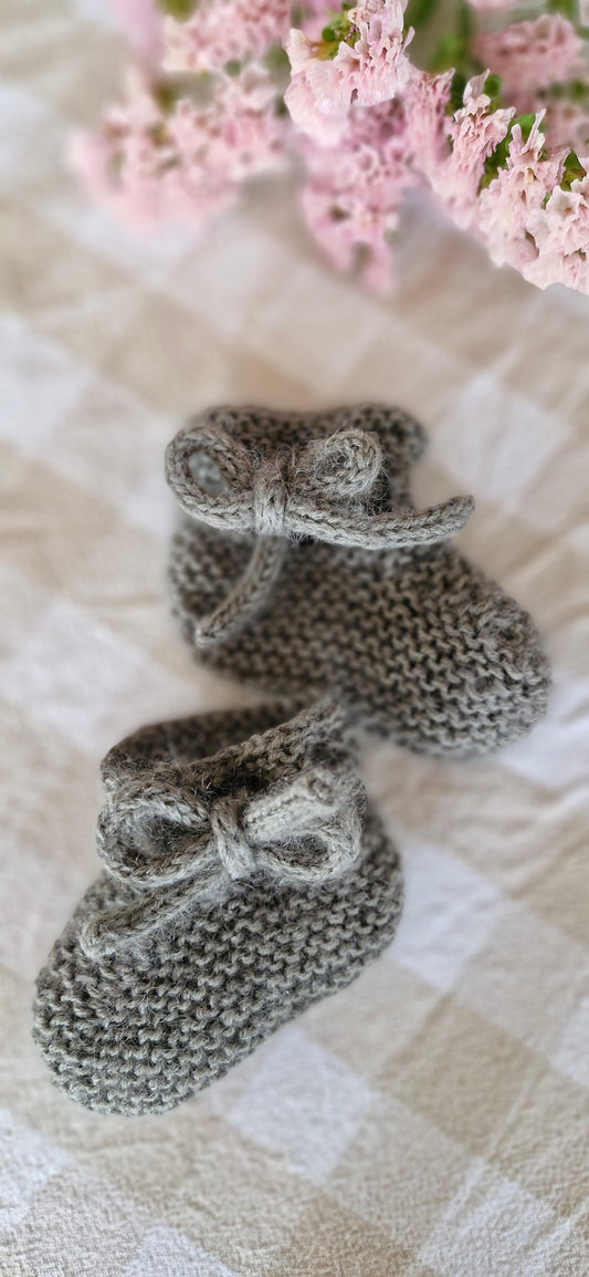 Patron Tricot Chaussons Bébé - Baby Booties Knitting Pattern (0–3M / 3-6M) | PDF FR & EN| Two Versions | Maison Josefine #23